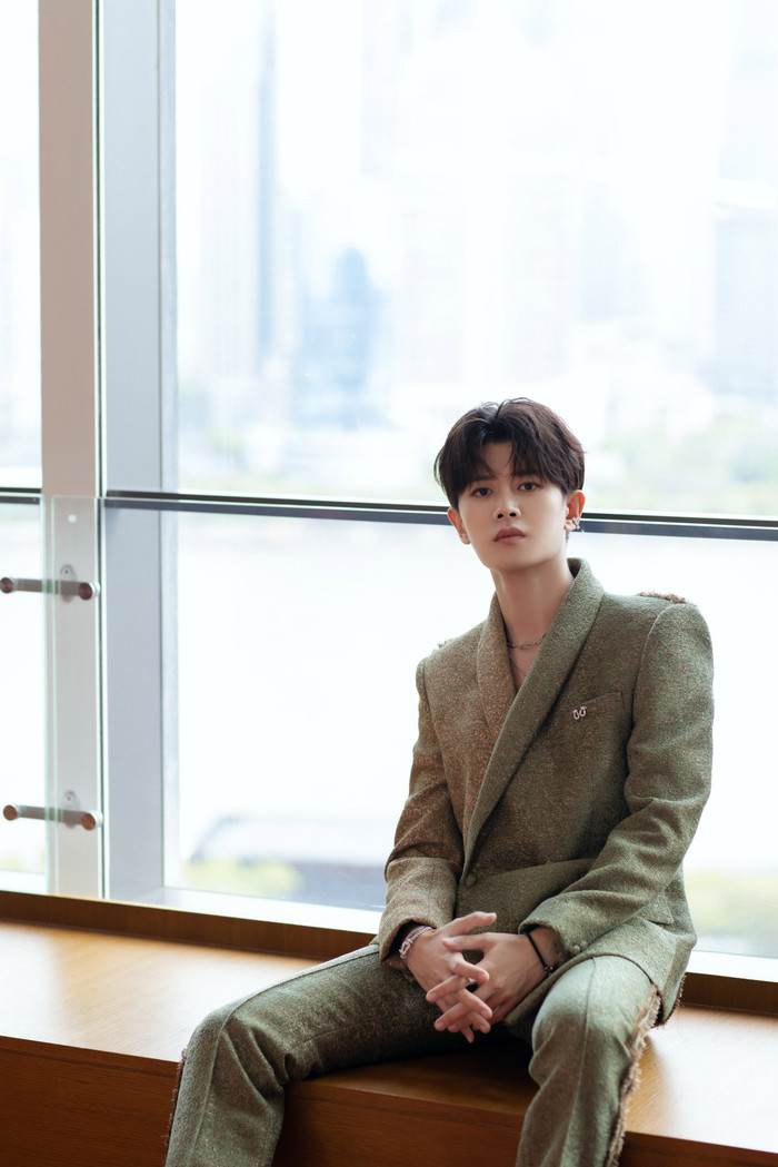 Ngô Lỗi đã 'hết thời', Địch Lệ Nhiệt Ba quay qua thân thiết với Nhậm Gia Luân Ảnh 12