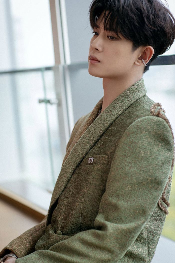 Ngô Lỗi đã 'hết thời', Địch Lệ Nhiệt Ba quay qua thân thiết với Nhậm Gia Luân Ảnh 8