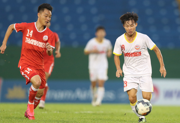 Học viện Nutifood (áo trắng) không thể lên ngôi vô địch giải U19 Quốc gia.