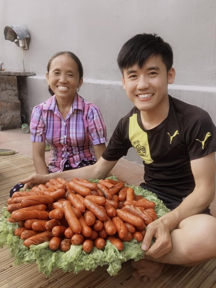 Sau loạt 'phốt' về kênh YouTube, Hưng Vlog khoe ảnh tậu xe mới khiến dân tình bất ngờ Ảnh 3