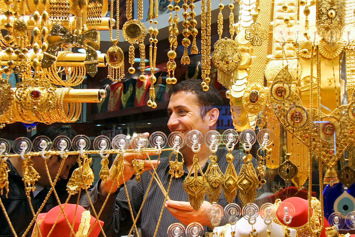 Giá vàng trên thị trường quốc tế tăng mạnh do đồng USD sụt giảm và giá dầu tăng mạnh, trong khi các thị trường chứng khoán thế giới diễn biến trái chiều. (Ảnh minh hoạ: Royi Sal Jewelry Designer & Manufacturer)