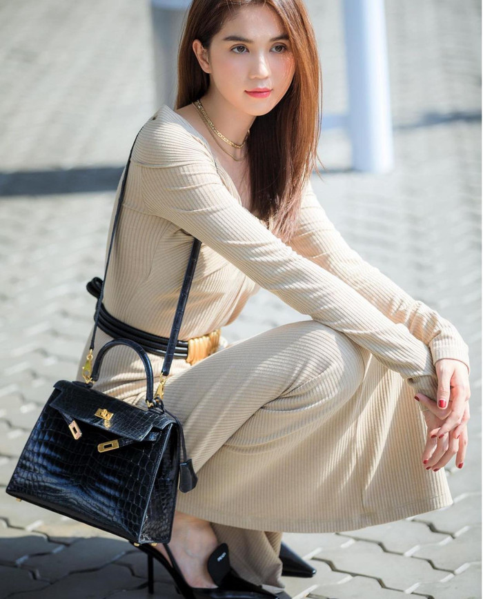 Mỹ nhân gốc Trà Vinh nền nã, nữ tính ra phố vào ngày cuối tuần 