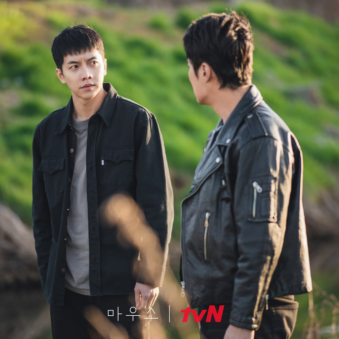 'Mouse' tập 13: Lee Hee Joon gần tìm ra hung thủ thì Lee Seung Gi lặng lẽ theo sau xóa chứng cứ tang vật Ảnh 5