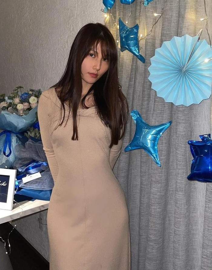 Diễm My 9X khoe dáng nuột nà trong chiếc váy tương tự.