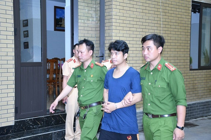 Phạm Anh Vũ được dẫn giải về trụ sở Công an quận Hồng Bàng. Ảnh: VOV