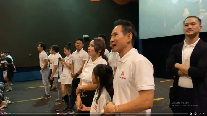 Hàng trăm khán giả vây kín Lý Hải tại rạp chiếu 'Lật mặt: 48H': Người Việt ủng hộ phim Việt! Ảnh 6