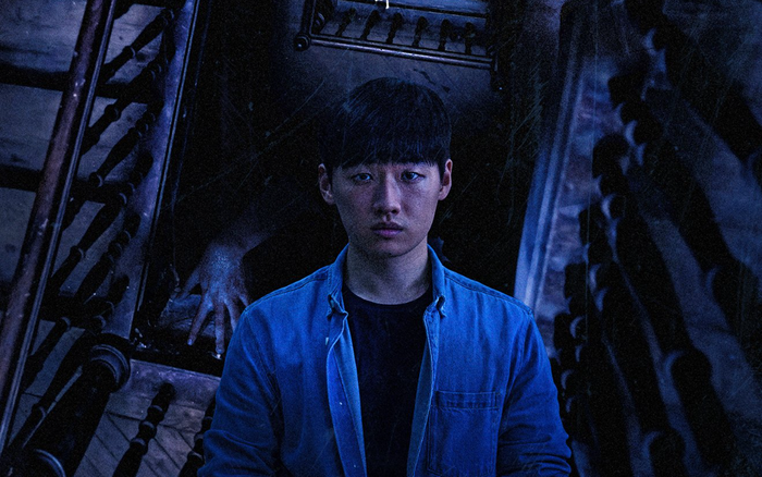 Hiện tượng thôi miên khiến khán giả ngộp thở trong phim 'Con lắc tà thuật' Ảnh 2