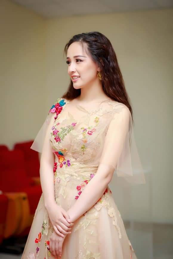 Mai Phương Thúy là một trong những chân dài biến đổi, thử nghiệm với nhiều phong cách nhất Việt Nam, từ tiểu thư... 