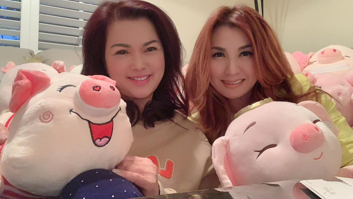 Vợ cố nghệ sĩ Chí Tài - Phương Loan (bên trái) và Trizzie Phương Trinh