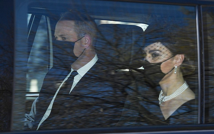 Công nương Kate đeo vòng của mẹ chồng quá cố tới lễ tang Hoàng thân Philip Ảnh 2