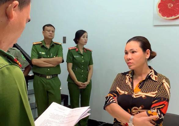 Hình ảnh vợ của nam diễn viên đang bị cơ quan công an điều tra về hành vi cho vay lãi nặng