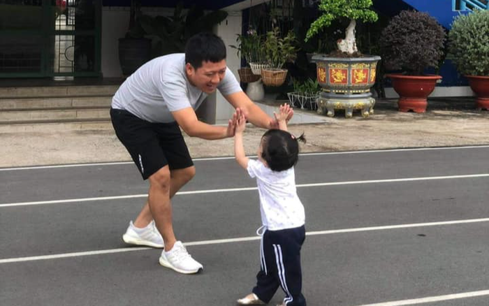 Trường Giang tập thể dục với con gái Destiny ngày cuối tuần khiến fan thích thú Ảnh 2