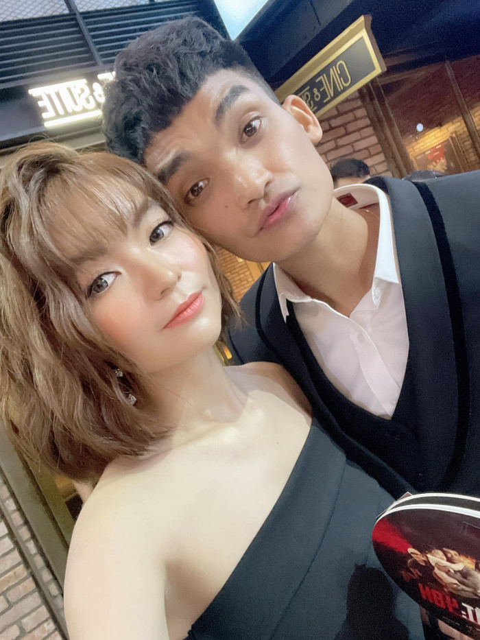 Vy Pume cùng chồng xuất hiện trong buổi ra mắt phim Lật mặt: 48h