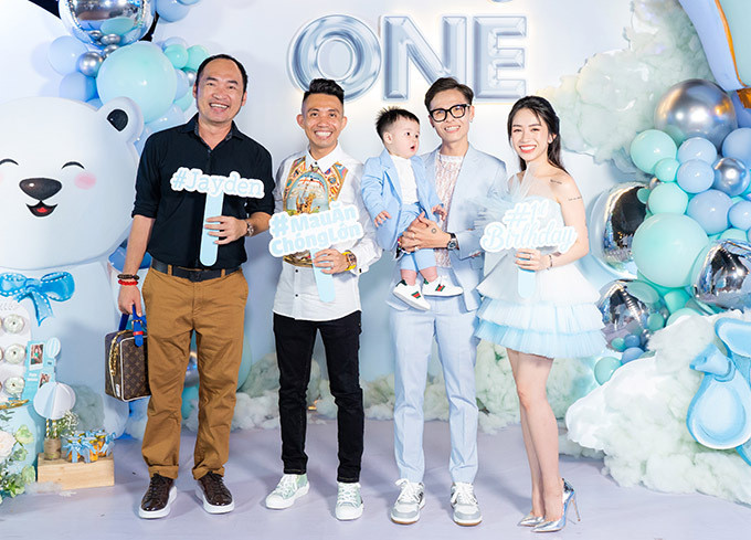 Tiến Luật xuất hiện trong tiệc thôi nôi của cháu Minh Nhựa