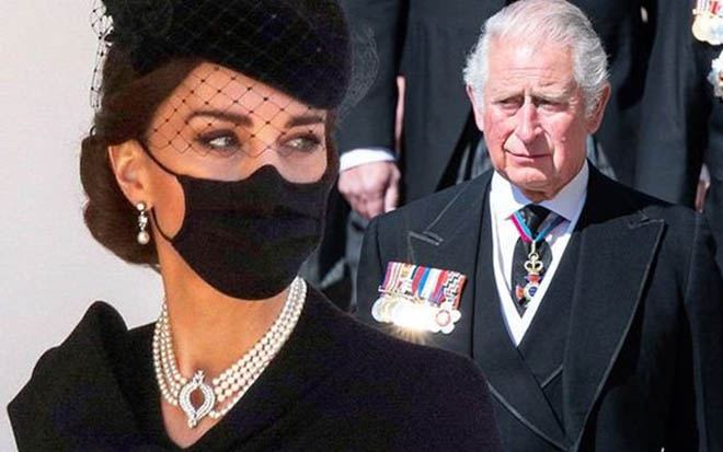 An ủi Thái tử Charles khi kết thúc lễ tang, Công nương Kate tiếp tục nhận 'cơn mưa' lời khen Ảnh 2