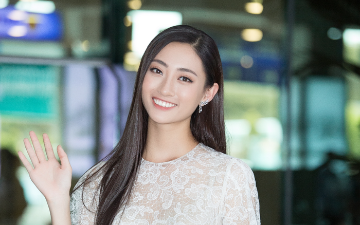 Lương Thùy Linh khiến dân tình tròn mắt ngạc nhiên khi thực hiện thử thách dẫn bản tin thời sự tiếng Anh Ảnh 2