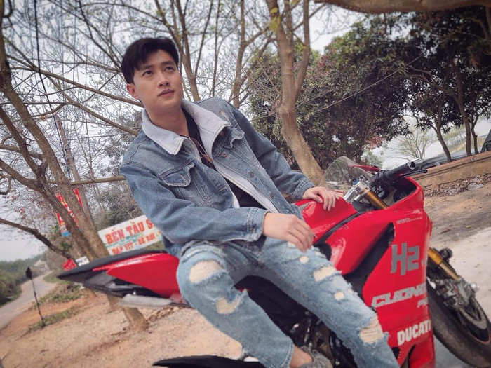 Những chiếc 'xế hộp' sang chảnh và mô-tô xịn xò của Quốc Trường khiến nhiều người trầm trồ