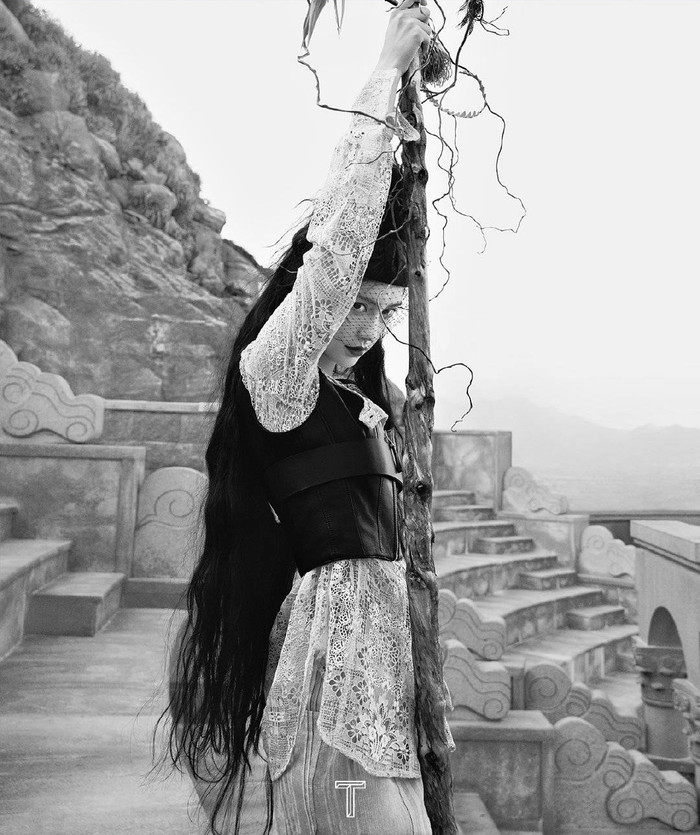 Mỹ nhân Hoa Ngữ thể hiện phong cách Gothic trong lựa chọn trang phục của mình 