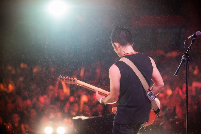 Liveshow hoành tráng và vô cùng cảm xúc của ban nhạc Bức Tường mở đầu cho một thời kỳ mới của Rock Việt, tất cả đều kỳ vọng vào tương lai khởi sắc của thể loại âm nhạc này trong năm 2021.