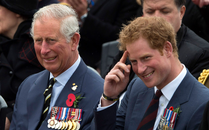 Thái tử Charles muốn đi dạo với Hoàng tử Harry trước khi con trai trở về Mỹ Ảnh 2