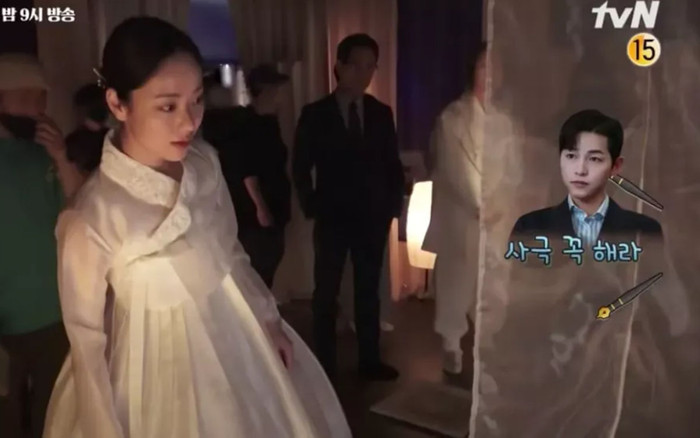 'Vincenzo': Song Joong Ki mê đắm Jeon Yeo Bin khi cô diện trang phục Hanbok Ảnh 2