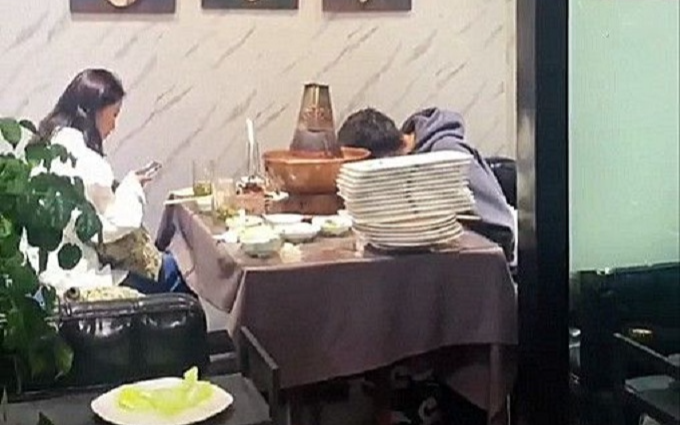 Chàng trai ăn liền tù tì 30 đĩa thịt trong buổi hẹn hò đầu tiên, hành động sau đó còn ngán ngẩm hơn Ảnh 2