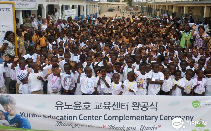 8 món quà khó quên nhất mà người hâm mộ từng tặng cho thần tượng Ảnh 13