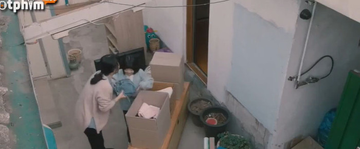 Bé Yoon Na đã đến một nơi mới và có một cuộc sống mới .