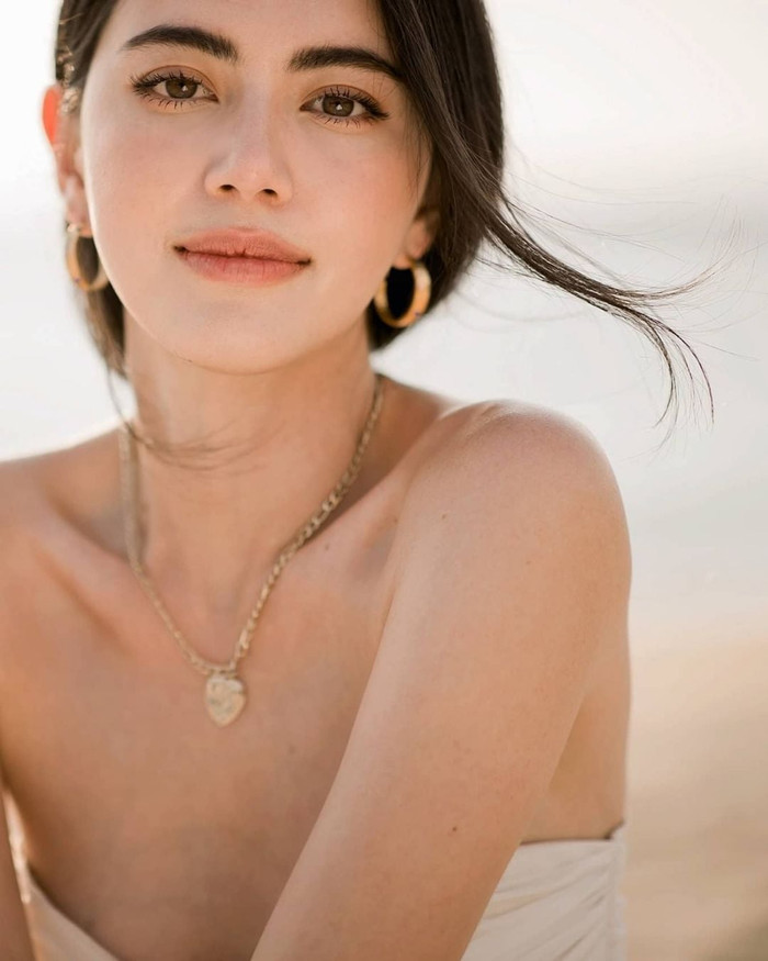 Nhan sắc của cô nàng đẹp khiến dân tình không thể rời mắt