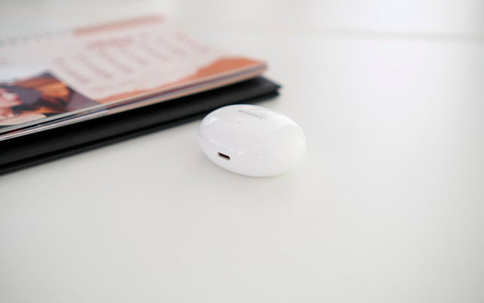 Số liệu thống kê do Huawei công bố cho thấy trong đợt mở bán đầu tiên từ 27/03 đến 04/04/2021, FreeBuds 4i với 2 phiên bản trắng sứ và đen carbon đã bán được 1.000 sản phẩm.