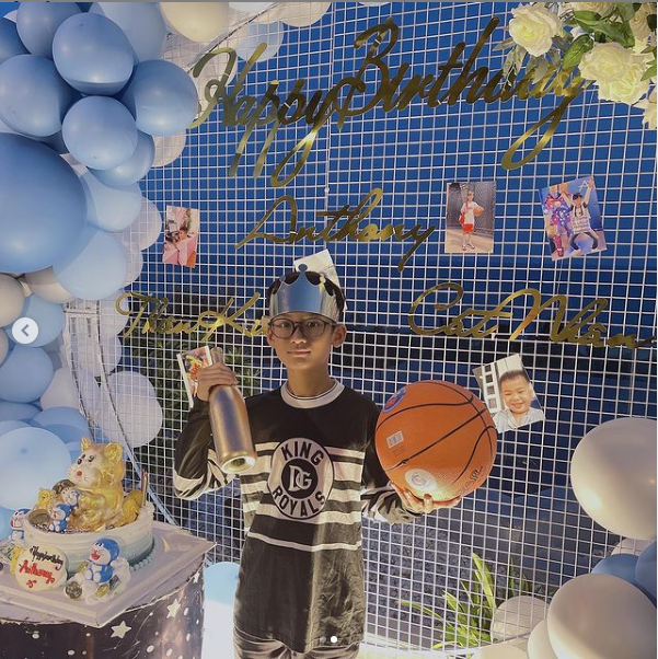 Chồng cũ Lệ Quyên rất chiều chuộng con trai, chỉ cần là điều quý tử muốn thì anh sẽ đáp ứng ngay.