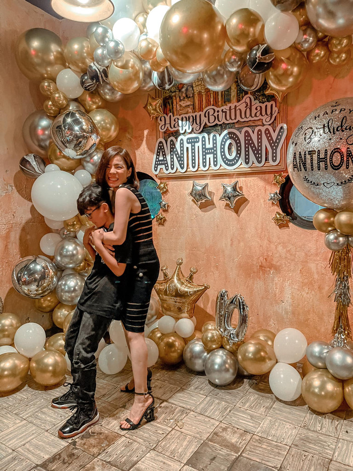  Vì ngày này trùng đêm nhạc Người tình tại Hà Nội, nên nữ ca sĩ quyết định tổ chức sinh nhật cho con trước đó một tuần. 