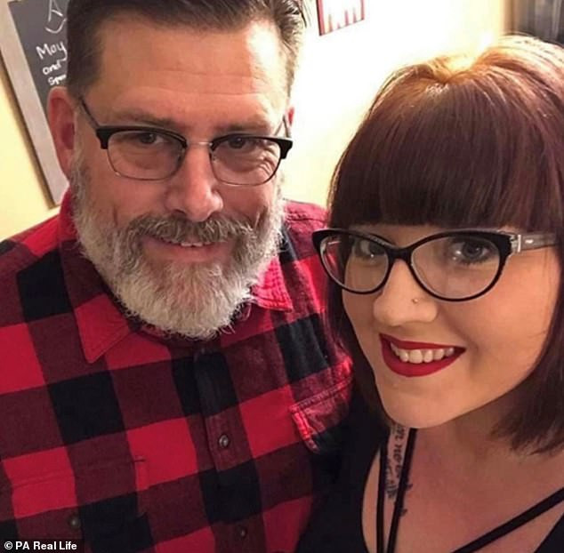 Erica Quiggle, 31 tuổi, kết hôn với cha dượng chồng Jeff Quiggle, 60 tuổi vào năm 2018 sau khi cả hai tan vỡ hôn nhân.