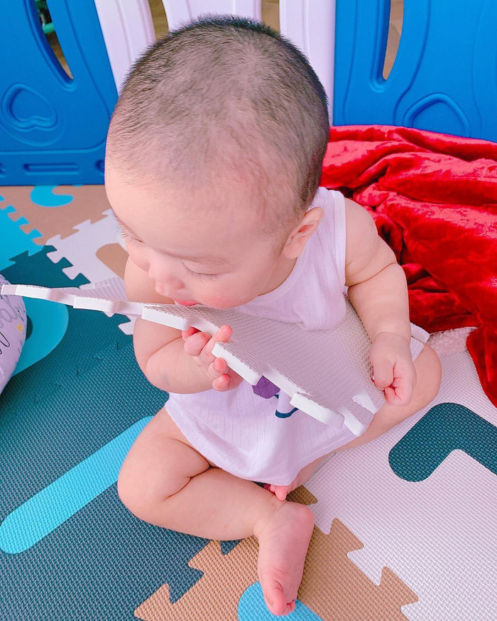 Tuy nhiên, những bức hình ít ỏi được fan xem lén trên trang cá nhân cũng đủ hiểu bé quý tử nhà Lan Khuê phong độ cỡ nào. 