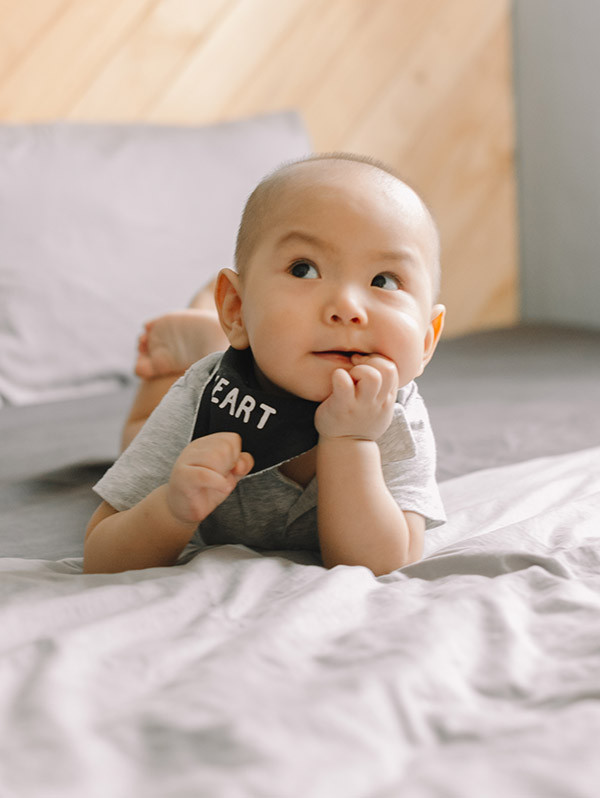 6. Con trai đầu lòng của Chúng Huyền Thanh - Jay Quân có tên Joyce. Được thừa hưởng nét đẹp từ bố lẫn mẹ, nên nhóc tỳ Joyce cũng là một trong những cậu ấm được cư dân mạng săn đón. 