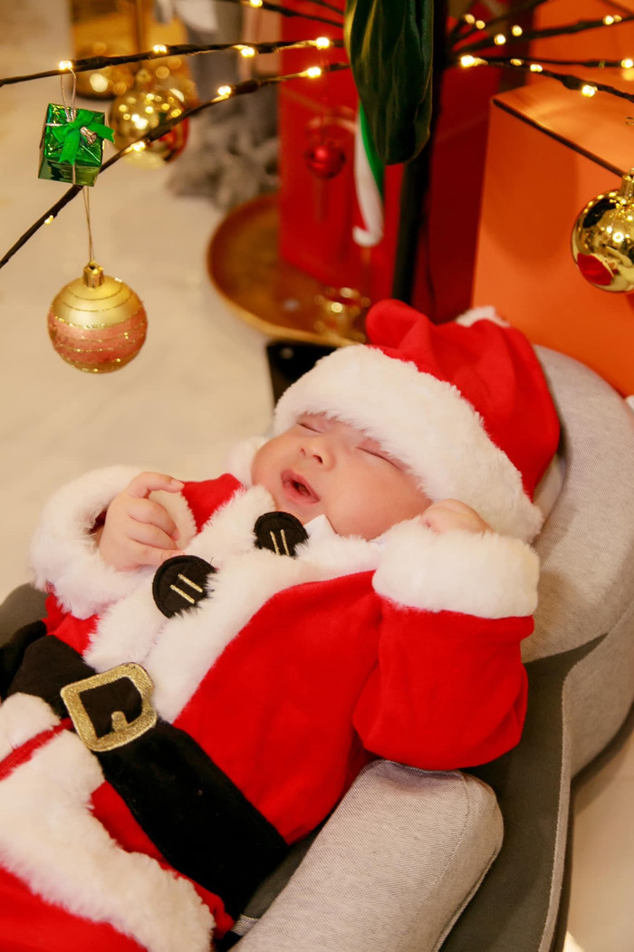 Thúy Vân có chia sẻ, Nhật Tôn kháu khỉnh đáng yêu trộm vía rất ngoan và có thời gian biểu thức giấc rất rõ ràng. 