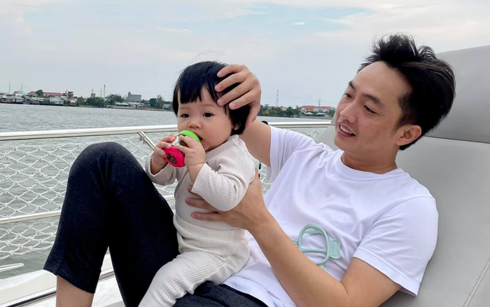 Đưa Suchin ngồi du thuyền chơi lễ, Cường Đô La không quên dành sự quan tâm đặc biệt cho Subeo Ảnh 2