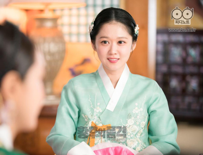 Fan hú hét trước nhan sắc tựa 'ma cà rồng' của Jang Nara trong phim mới Ảnh 10