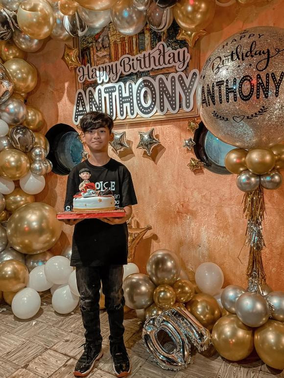 Nay con đã lớn nên theo đó, cô nàng quyết định công khai hình ảnh của bé. 