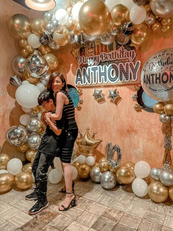 Khi bé Kỳ Anh còn nhỏ, Lệ Quyên từng có thời gian không công khai gương mặt của bé để giữ cho con một cuộc sống bình thường.  