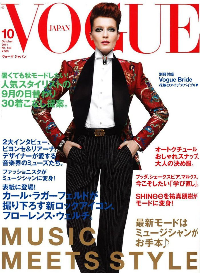 Ca sĩ và nhạc sĩ người Anh Florence Welch trên Vogue Nhật tháng 10/2011