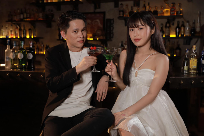 Phiên bản Acoustic của Xin đừng nhấc máy vừa được ra mắt chính là cơ hội để Han Sara khoe rõ chất giọng ngọt lịm của mình.