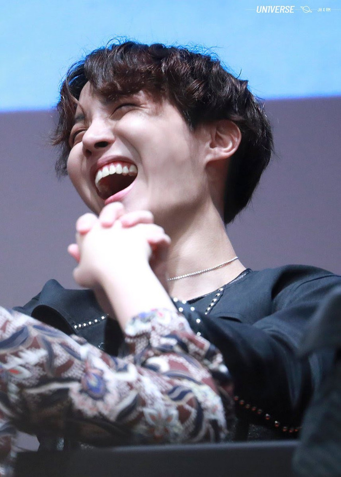 Những lần tấu hài của BTS khiến các fan cười nghiêng ngả Ảnh 4