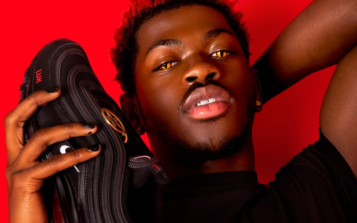 Mẫu áo về chúa Jesus và quỷ Satan của Lil Nas X bị tẩy chay dữ dội Ảnh 2