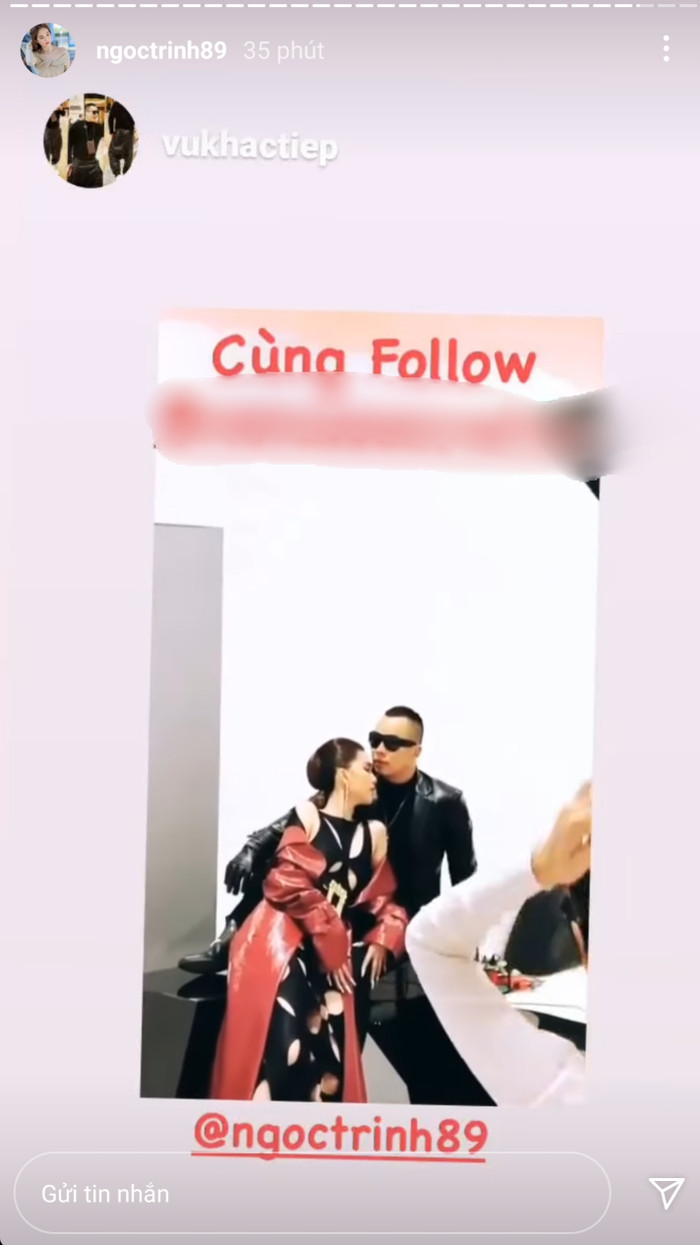 Thiết kế siêu quyến rũ được chân dài sử dụng trong một shoot chụp gần đây. Tuy chỉ là khoảnh khắc hậu trường nhưng có thể thấy rằng, bộ cánh chỉ phù hợp với chụp ảnh chứ khó ứng dụng vào đời thường.