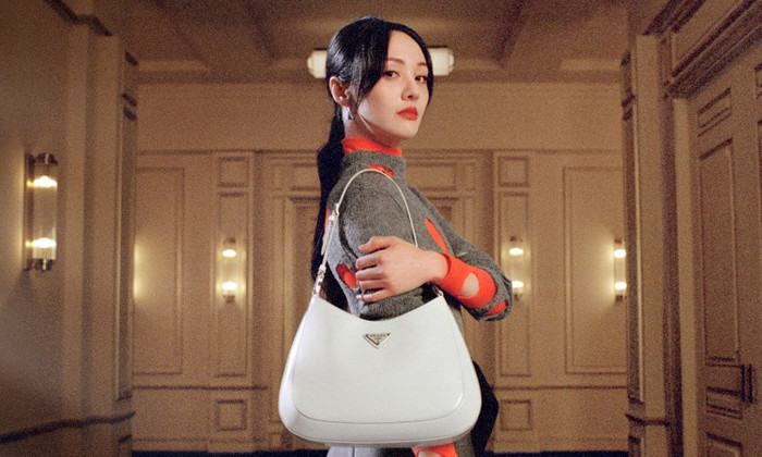 Trịnh Sảng đã rời khỏi vị trí đại sứ Prada và đến giờ chưa có sao nữ nổi tiếng nào ở Trung Quốc dám nhận lời thay thế vì sợ 'xui xẻo' ập đến đầu 