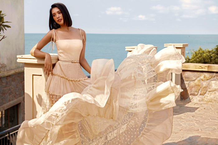 Tiểu Vy đốt cháy ngày hè bằng bộ ảnh đa sắc màu: 6 tháng kết thúc nhiệm kì đã bung lụa xuất thần Ảnh 4