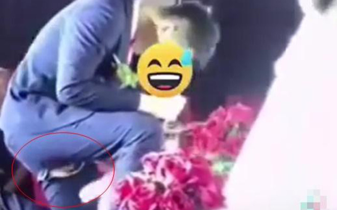 Chú rể làm rách đũng quần ngay trên sân khấu chỉ vì hành động lãng mạn dành cho cô dâu Ảnh 2