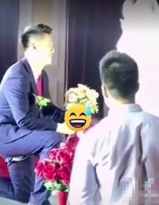 Chú rể làm rách đũng quần ngay trên sân khấu chỉ vì hành động lãng mạn dành cho cô dâu Ảnh 5