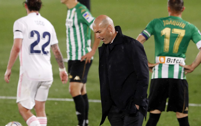 Real Madrid hụt hơi trước Barca và Atletico, Zidane vẫn nói cứng về cuộc đua vô địch Ảnh 2